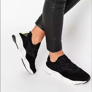 Black Reebok’s with speckled sole